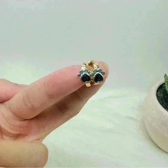 Charming Tiny Paw  Zirconia Stud Earrings - Picture 4 of 7